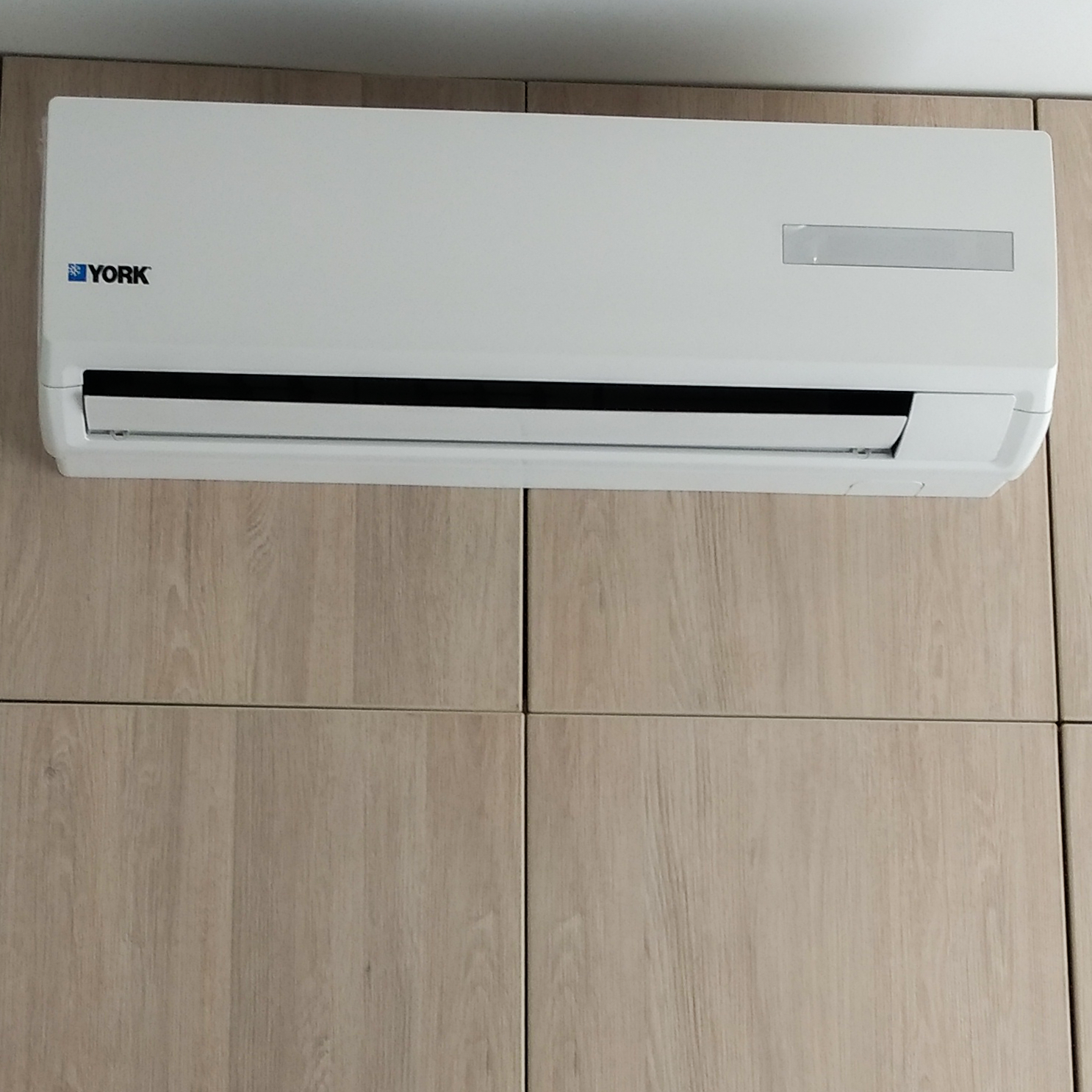 Instalación de aire acondicionado Split en oficina en Lima