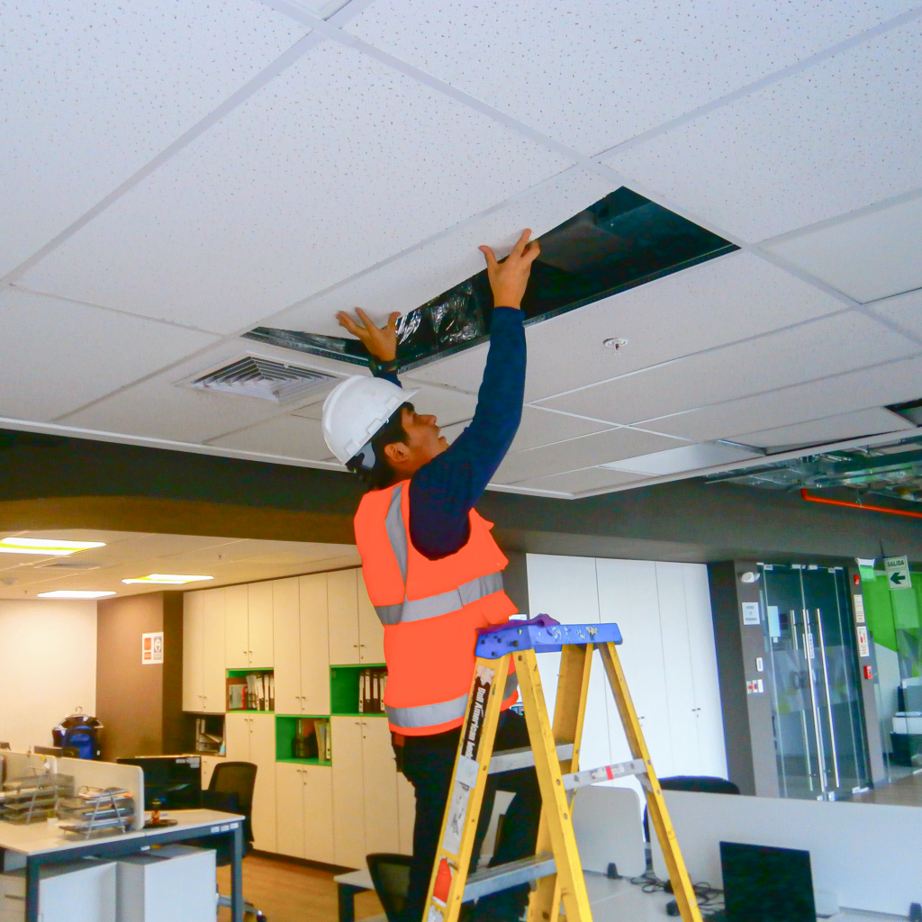 Instalación de condensadores de aire acondicionado en Lima