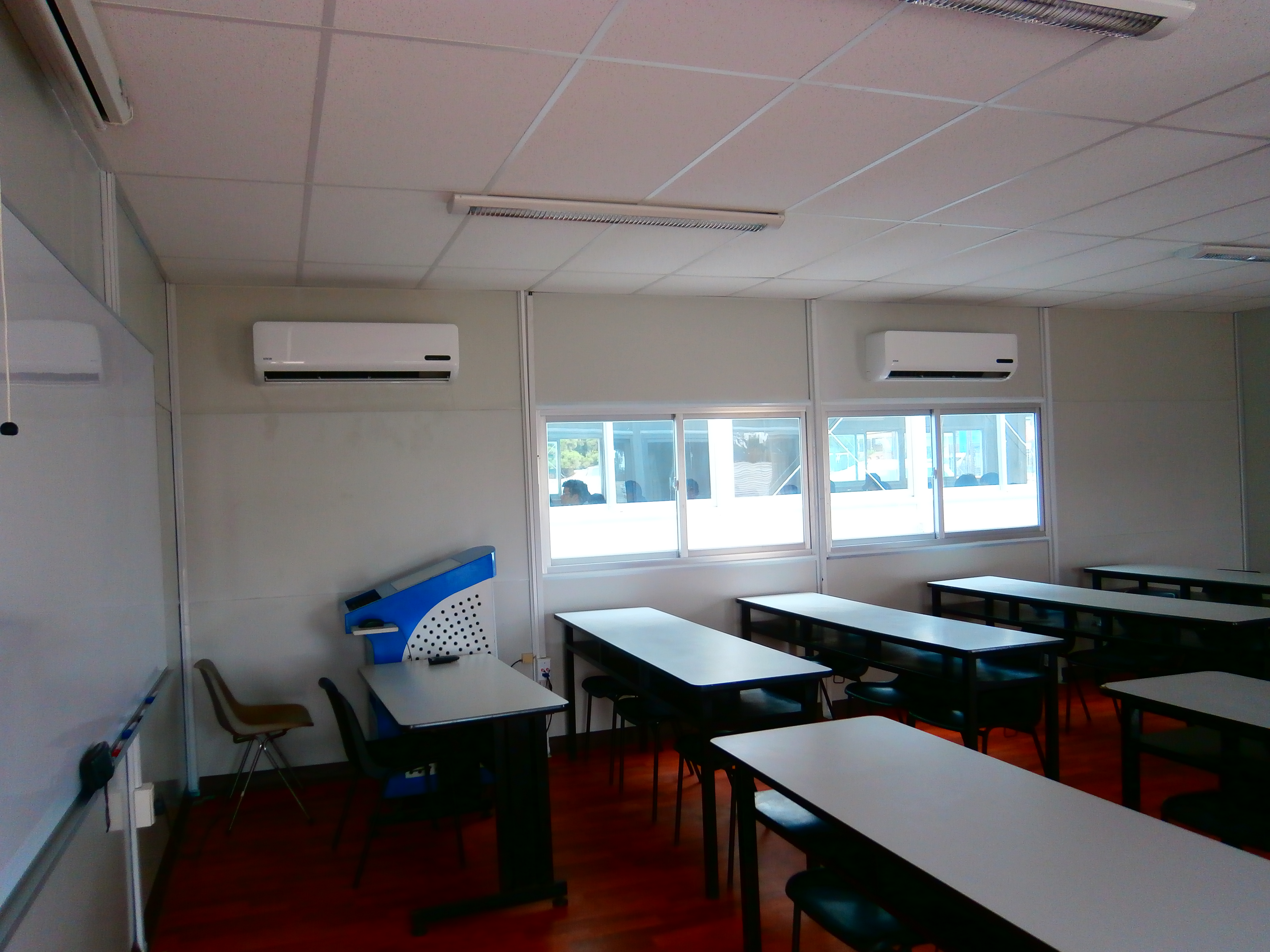 instalación de equipos de aire acondicionado modelo Split tipo techo