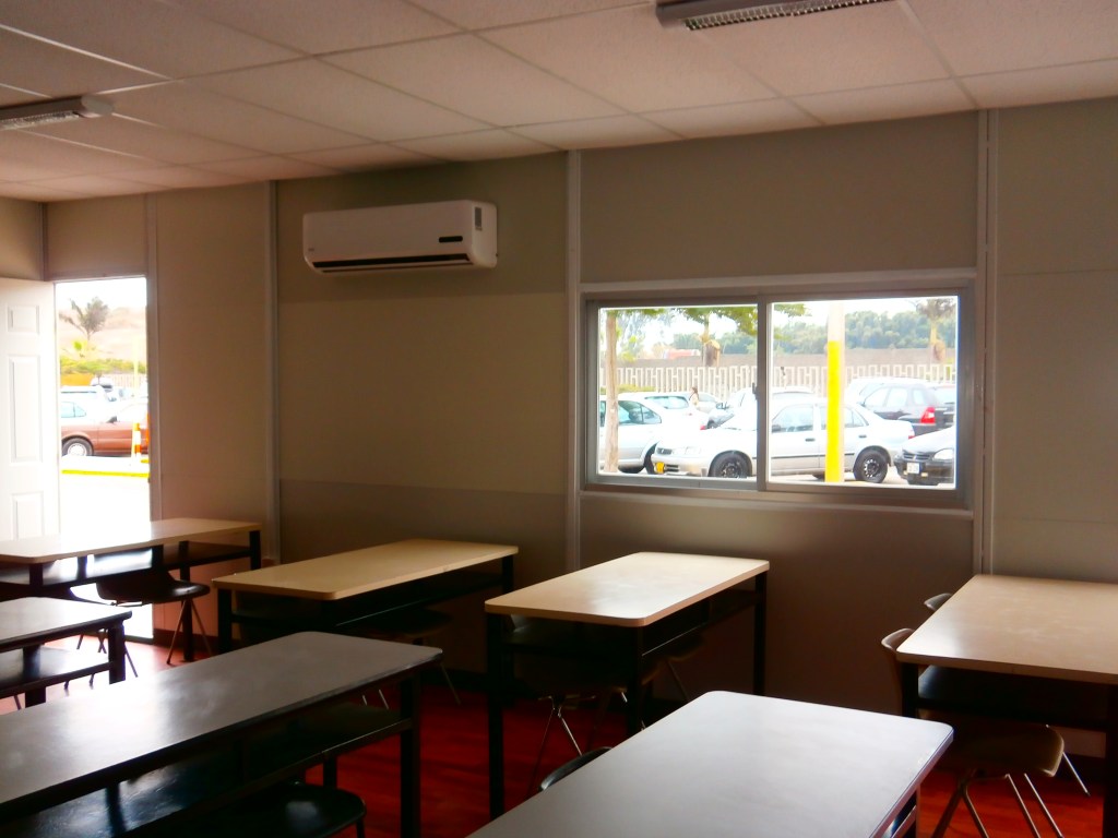 instalación de equipos de aire acondicionado modelo Split tipo techo