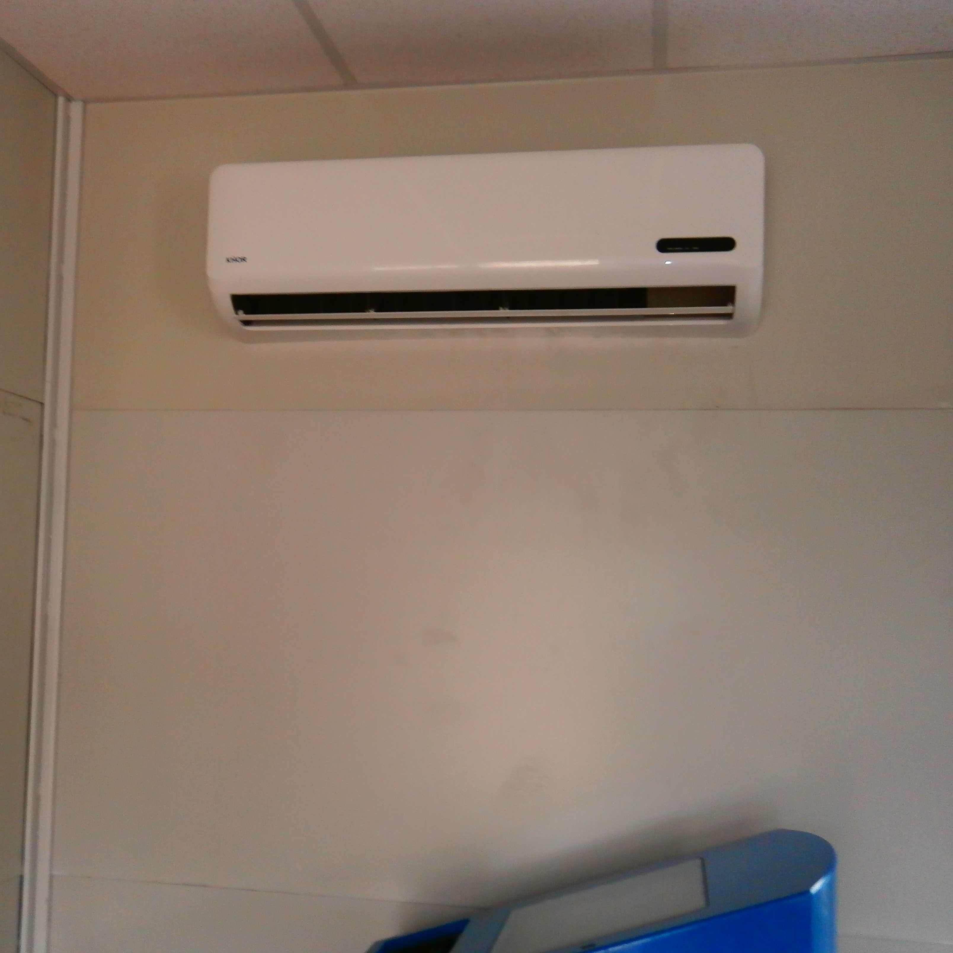 instalación de equipos de aire acondicionado modelo Split tipo techo