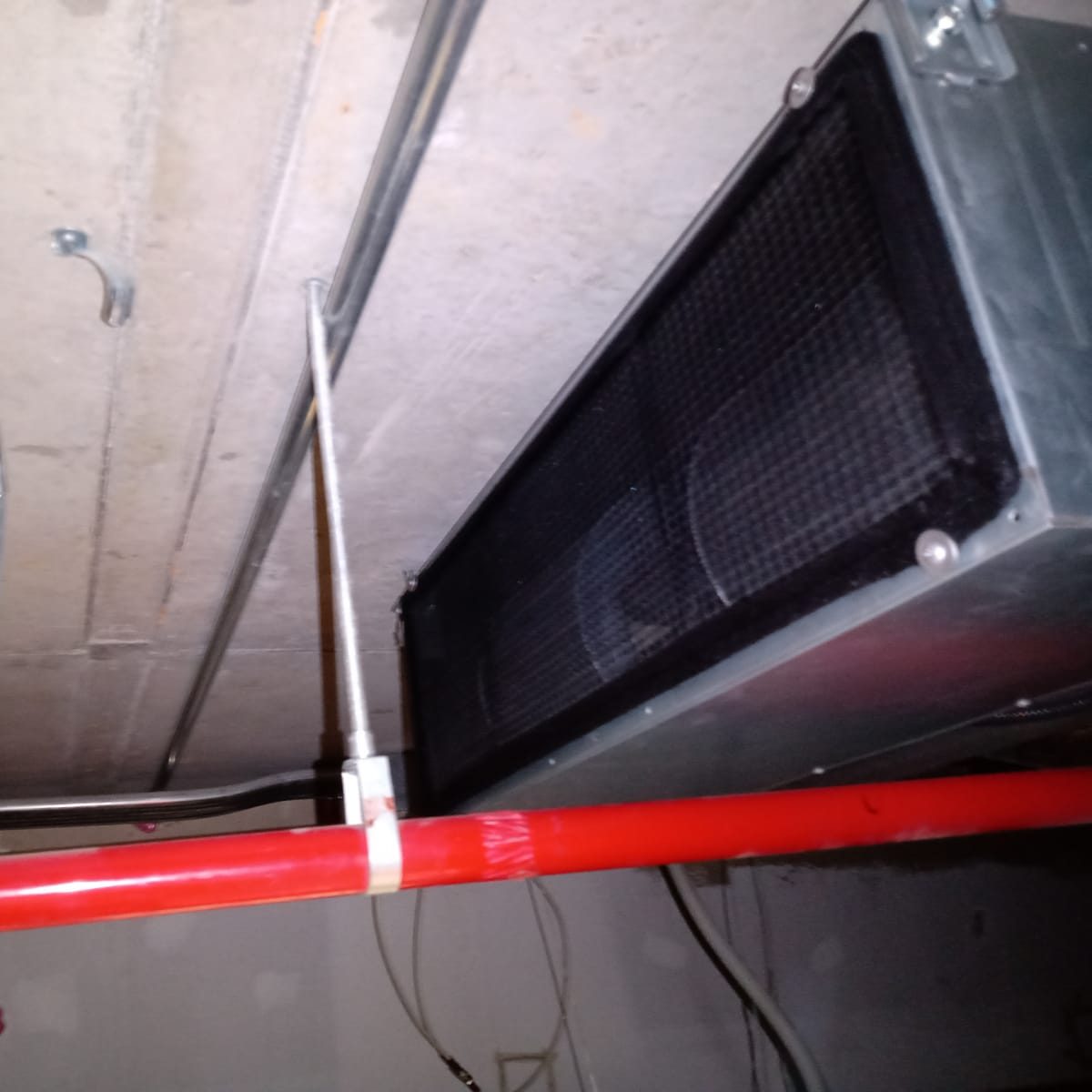 Instalación de condensadores de aire acondicionado en Lima